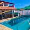 Bella casa frente al mar, con piscina privada.