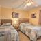 Isle of Palms Condo with Pool Access Walk to Beach! - Айл-оф-Палмс