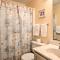 Isle of Palms Condo with Pool Access Walk to Beach! - Айл-оф-Палмс