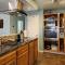 Trinity Escapes - Two Bedroom two bathroom full Apartment near airport