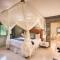 MHONDORO SAFARI LODGE & VILLA
