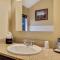 212 Pointes North Inn