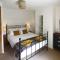 Cozy cottage overlooking fields, Upwell - Upwell