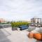 Stylish Condo at Clarendon with Rooftop Views
