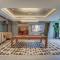 Stylish Condo at Clarendon with Rooftop Views