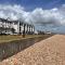 Beachfront Compact Coastal Crib, DIRECT Sea Views & Air Conditioning - Littlestone-on-Sea