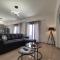 Grey Swan - Modern & Stylish apartment with Private Parking