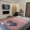 Grey Swan - Modern & Stylish apartment with Private Parking