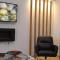 Grey Swan - Modern & Stylish apartment with Private Parking