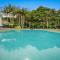 Tranquil Oasis - walking distance to beaches