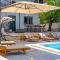 Villa Little Paradise with a private pool, 4 bedrooms, 2 living areas, 3km from the beach in Marina