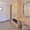 Luxury 5 bedroom villa with heated infinity pool & amazing sea views - 卡斯