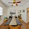 Tina Marie - just 1 block to Seawall beach! home - Galveston