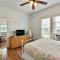 Tina Marie - just 1 block to Seawall beach! home - Galveston