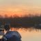 PUUR Eernewoude luxe chalet direct aan open vaarwater gelegen in de Alde Feanen - 埃尔讷沃德