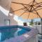 The Muses of Santorini Private Jacuzzi Suites - Vóthon