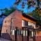 DESIGNER HOUSE - University of Glasgow / Central Glasgow Hillhead West End G12 - Luxurious & Contemporary Detached House / Terrace / Garden / electric car charging Garage Parking