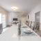 Luxury Villa- Hot Tub-King Bed Suite-Fenced Yard-Game Room-Fire Pit-Ski