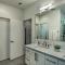 Sunny Austin Abode Proximity to Parks and Dtwn - Austin