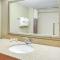 La Quinta by Wyndham Minneapolis-Minnetonka