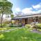 Secret Garden - Luxury Cottage - Giant 85inch TV - McLaren Vale