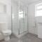 1 Bed Apt near Hospital and Stadium Free Parking Work or Leisure