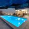 New Villa Stella with 32 sqm private heated pool Jacuzzi Sauna Media room 3 bedrooms - Blato na Cetini