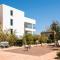 SEABREEZE APARTMENT 200m away from the sea