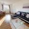 Beautiful & Spacious with 2 Free Parking Spaces - SRK Accommodation