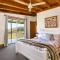 Narrow Neck Lodge
