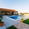 Villa Gode -secluded house with heated pool near the beach