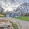 Cape Cod Cottage with Fire Pit - Walk to Beach! - بروستر