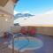 The Après, Village Studio with Hot Tub and View