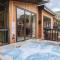 High Oaks Grange - Contemporary Lodges