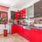 5 Bedroom Amazing Apartment In Viskovo