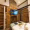 Town center cottage with Hot tub