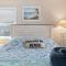 Unit B 2nd fl 2nd fl Hideaway 2 Block to Beach Parking
