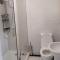 Lovely studio-flat with free parking, free WiFi. - Leeds
