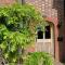 Stunning Estate sleeps 22 private parking & garden - Hailsham