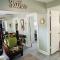 Mango Beach Retreat- Close to Palm Beach Downtown Eats Drinks Shopping