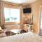 Hillcrest Luxury Apartment