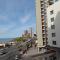 Hermoso AMBIENTE con balcón a metros del mar