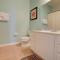 Top-Floor Luxurious LAKEVIEW Condo