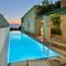 Villa Mediterranea, with heated pool - Livadia