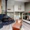 Todds Lakefront House