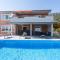 Villa Ivano with heated pool&sea&mountain view
