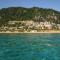 Alexandras On The Beach and Pool apt