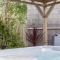 The Studio Castlerock with Hot Tub