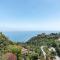 Taormina Panoramic Apartment with Parking