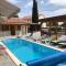Holiday House "LONGER LIFE" with pool - Putičanje